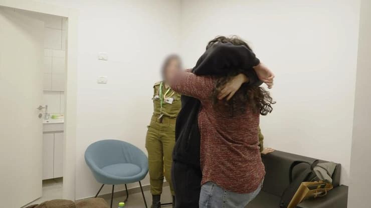 מפגש החטופות, רומי, דורון ואמילי עם האימהות