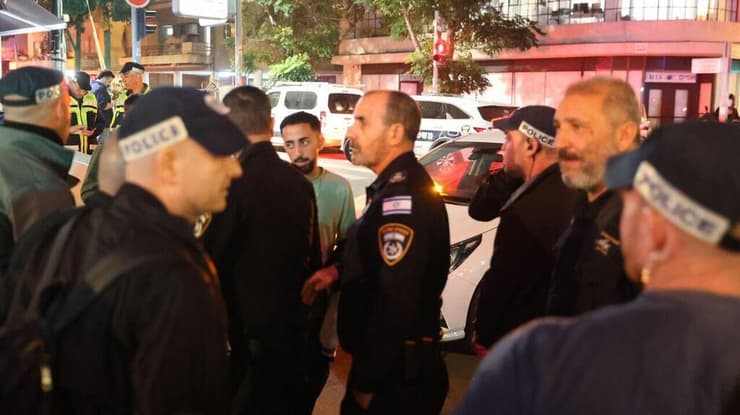המפכ"ל דני לוי בזירת הפיגוע בנחלת בנימין