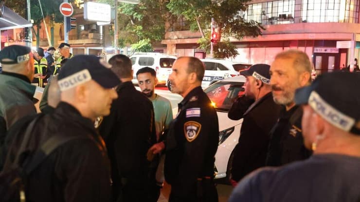 המפכ"ל דני לוי בזירת הפיגוע בנחלת בנימין
