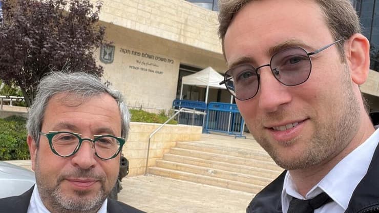 מימין: עו"ד ישראל זיסקינד ועו"ד משה יצחק אוסדיטשר מימין: עו"ד ישראל זיסקינד ועו"ד משה יצחק אוסדיטשר