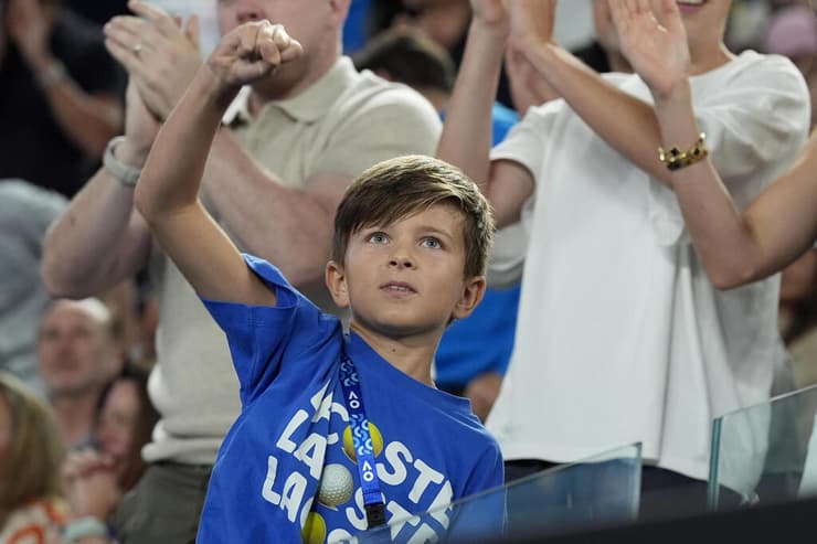 סטפן ג'וקוביץ', הבן של נובאק, ביציע (צילום: AP Photo/Asanka Brendon Ratnayake) סטפן ג'וקוביץ'