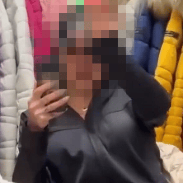 המוכרת בחנות הבגדים בקניון רננים שהתייחסה בגזענות לאמא ובת תושבות טייבה