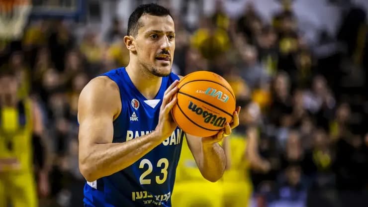 סרור, אתמול מול סומבהוטיי (צילום: אתר פיב"א) עירוני ר"ג סומבטהיי שמוליק בניה סרור