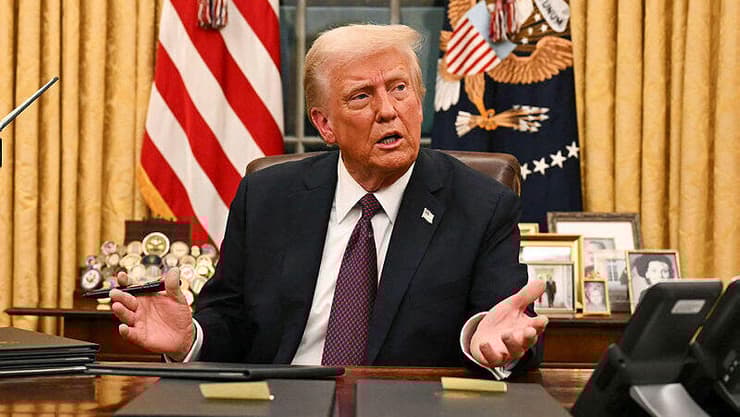 טראמפ בחדר הסגלגל בבית הלבן