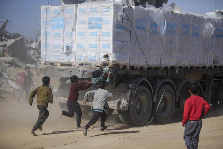 רפיח עזה משאיות סיוע הומניטרי