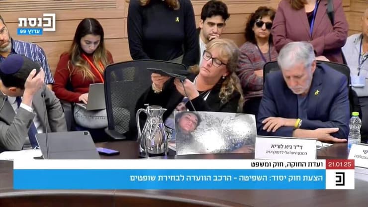 מכבית מאייר, דודה של גלי וזיו ברמן משמיעה הקלטות מהשיחה האחרונה איתם בועדת החוקה