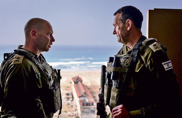 אם הלוי נהג לפעמים כמו האביר בעל דמות היגון, פינקלמן שפע אנרגיה נערית - הוא שש אלי קרב. אבל כמו שכתב בעצמו, האחריות שלו לפיקוד ולמחדליו מחייבת אותו לפרוש ( | צילום: דובר צה"ל) yk14232900