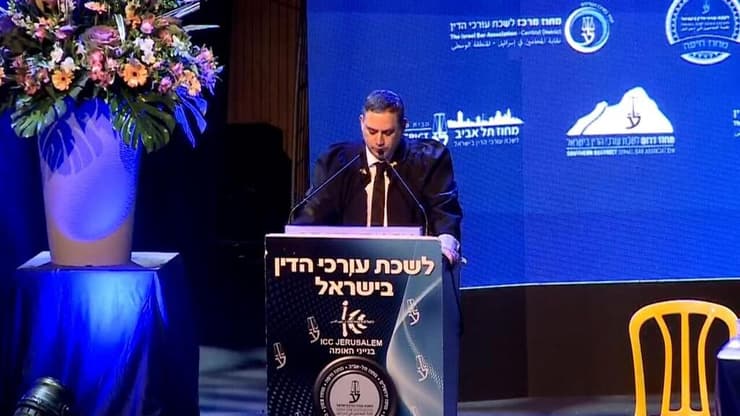 עמית בכר נואם בכנס לשכת עורכי הדין