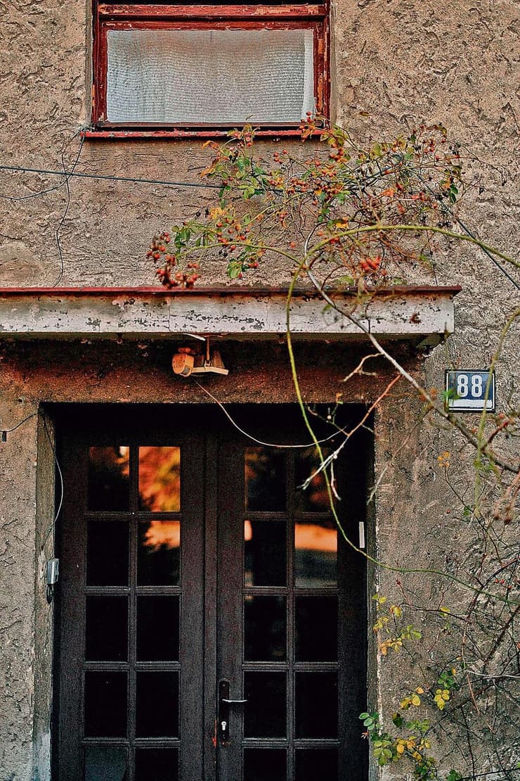 המזוזה על משקוף הבית של רודולף הס 