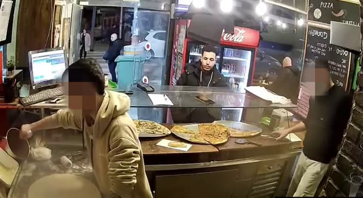 המחבל בפיגוע בנחלת בנימין לפני שביצע את הפיגוע