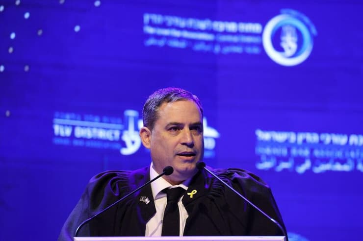 עמית בכר בכנס לשכת עורכי הדין (צילום: אלכס קולומויסקי ) עמית בכר בכנס לשכת עורכי הדין