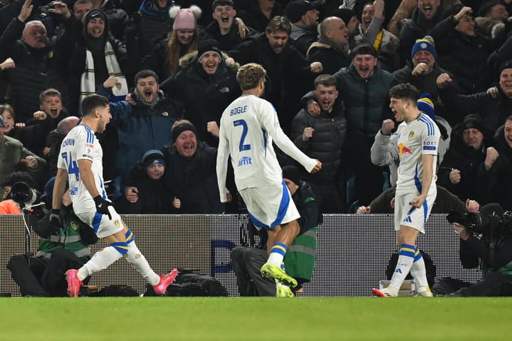 צמד חמד. סולומון רץ לחגוג עם ג'יימס (צילום: Michael Regan/Getty Images) סולומון רץ לחגוג עם דניאל ג'יימס