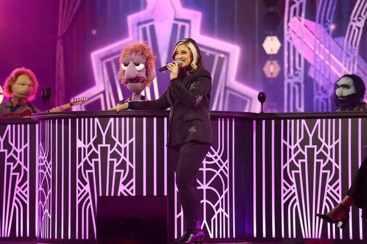 רד בנד ומורן אהרוני