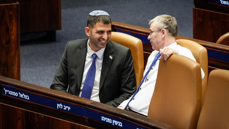 לוין וקרעי במליאה (צילום: נועם מושקוביץ, דוברות הכנסת) משפחות החטופים במליאת הכנסת