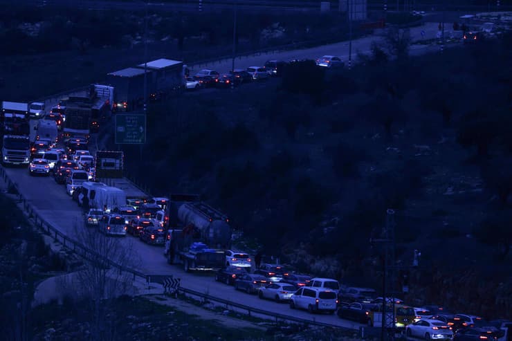 פקקים בגדה, יהודה ושומרון בגלל מחסומים של צה"ל בעקבות מבצע חומת ברזל