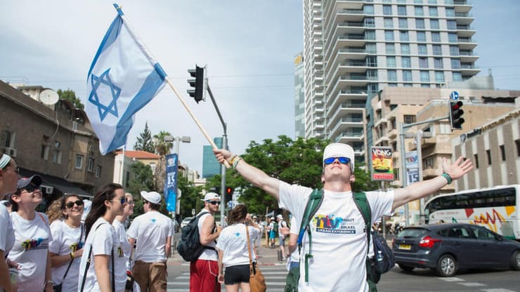 משתתף תגלית בשדרות רוטשילד