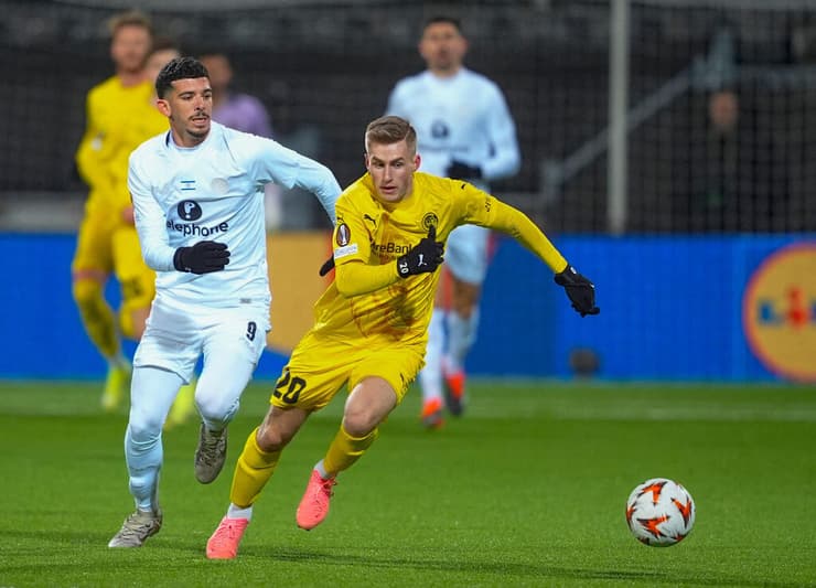 שחקן בודה גלימט פרדריק סייבולד מול שחקן מכבי ת"א דור תורג'מן