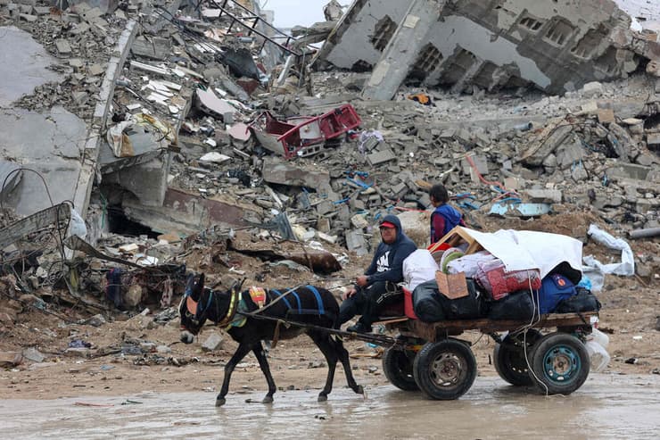 עקורים פלסטינים חוזרים לצפון רצועת עזה