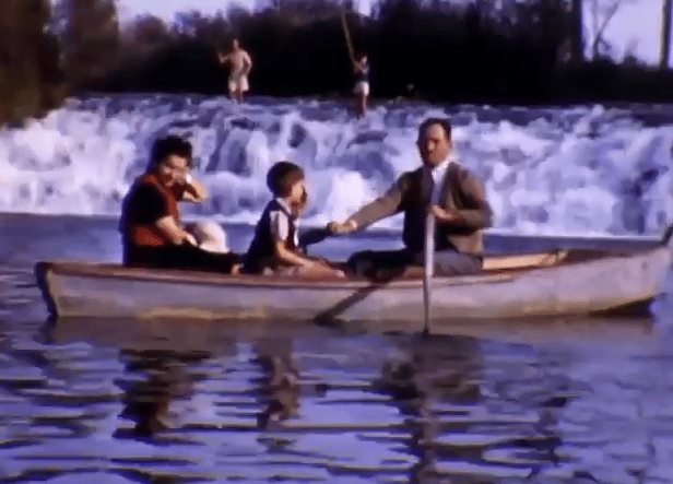 שיט בירקון ליד המפל של שבע טחנות (צילום באדיבות משפחת קפלן) שיט בירקון ליד המפל של שבע טחנות