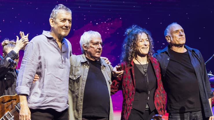 מתוך המופע "הכבש השישה עשר ושירים שלנו גם"