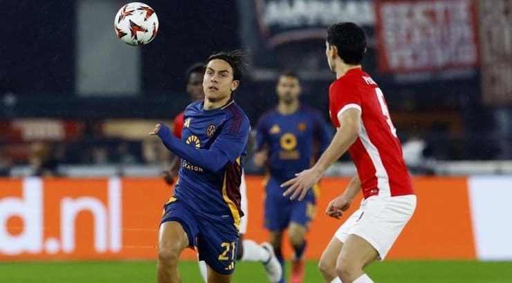 פאולו דיבאלה במאבק (רויטרס) פאולו דיבאלה במאבק