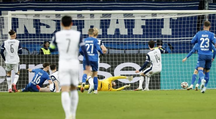 השער של אנטון סטאך (רויטרס) השער של אנטון סטאך