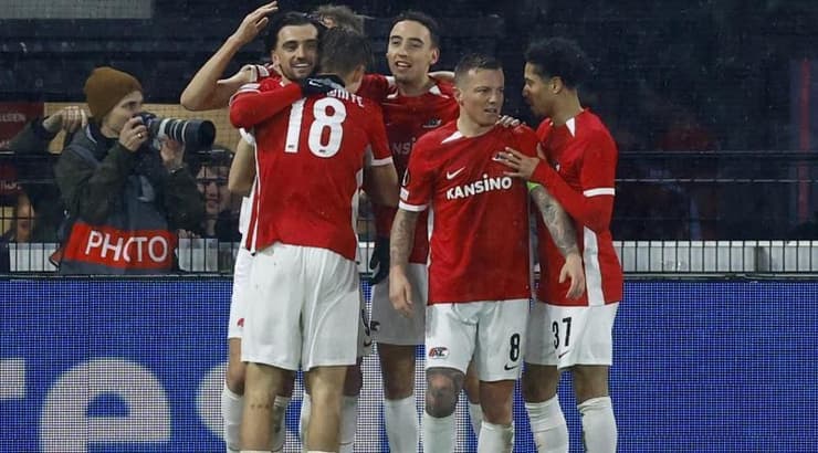 שחקני אלקמאר חוגגים (רויטרס) שחקני אלקמאר חוגגים