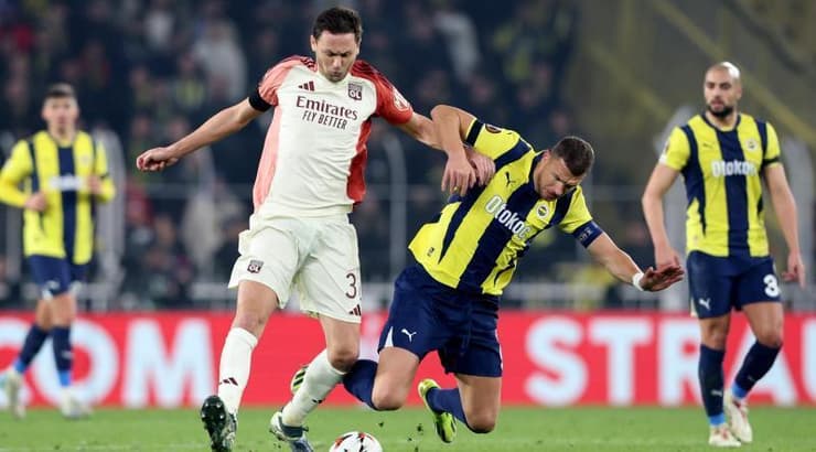 נמניה מאטיץ' במאבק עם אדין דז'קו (רויטרס) נמניה מאטיץ' במאבק עם אדין דז'קו