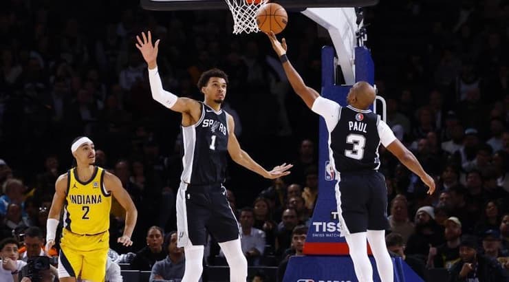 כריס פול ו-ויקטור וומבניאמה (רויטרס) כריס פול ו-ויקטור וומבניאמה