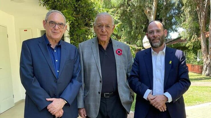 מימין לשמאל: יוסי ערבליך, פרופ' אוריאל רייכמן ופרופ' יוסף פרס קרן מלגות אוניברסיטת רייכמן יוסי ערבליך אוריאל רייכמן יוסף פרס