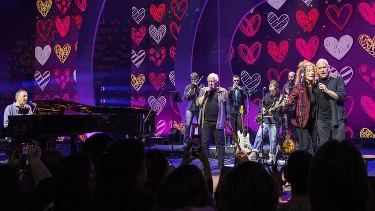 מתוך המופע "הכבש השישה עשר ושירים שלנו גם"