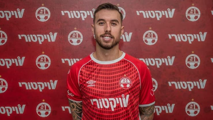 מדיירוש והמדים החדשים (צילום: הפועל באר-שבע) מדיירוש