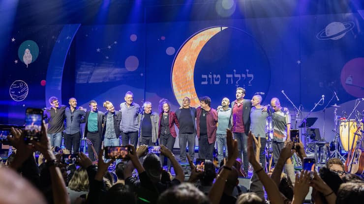 מתוך המופע "הכבש השישה עשר ושירים שלנו גם"