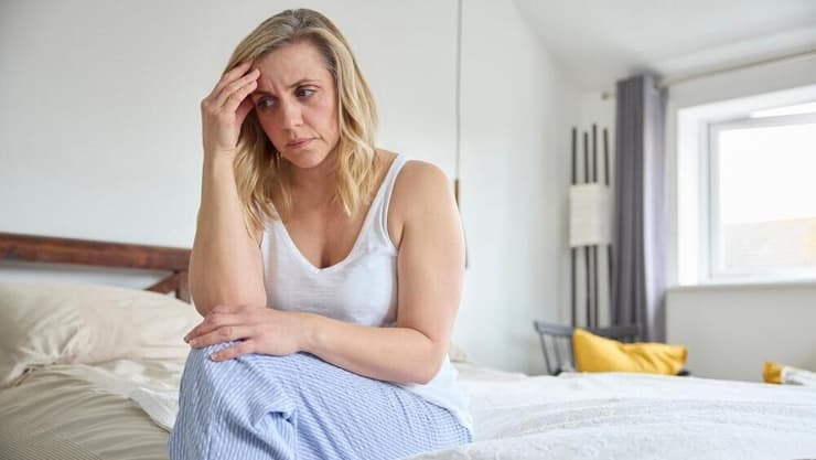 מתסמיני גיל המעבר: הפרעות שינה, גלי חום, דפיקות לב, ירידה ביכולת הריכוז וירידה בחשק המיני (צילום: shutterstock) גיל המעבר טיפול באמצעות טסטוסטרון