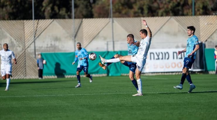 גיל יצחק במאבק