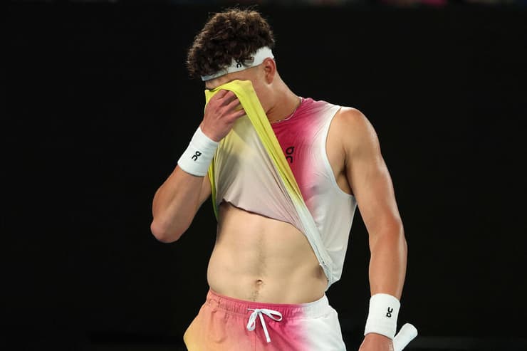 שלטון מאוכזב (צילום: DAVID GRAY / AFP) שלטון