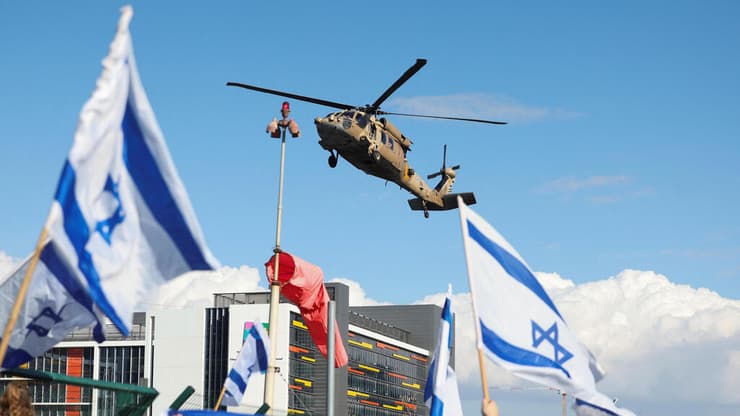 המסוק בו נמצאות החטופות נוחת בבילינסון