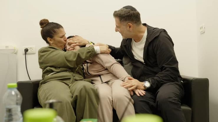  דניאלה גלבוע במפגש ראשון עם הוריה