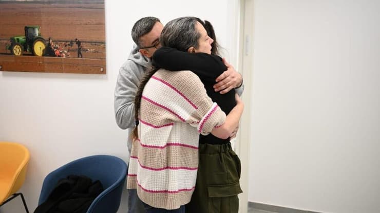  קרינה ארייב והוריה במפגש ראשון