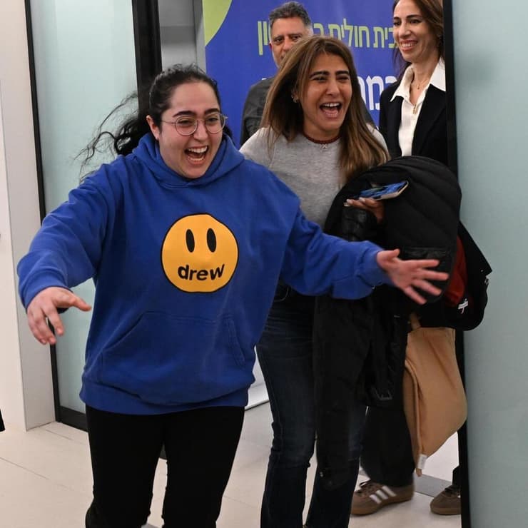 לירי אלבג מגיעה לבית החולים