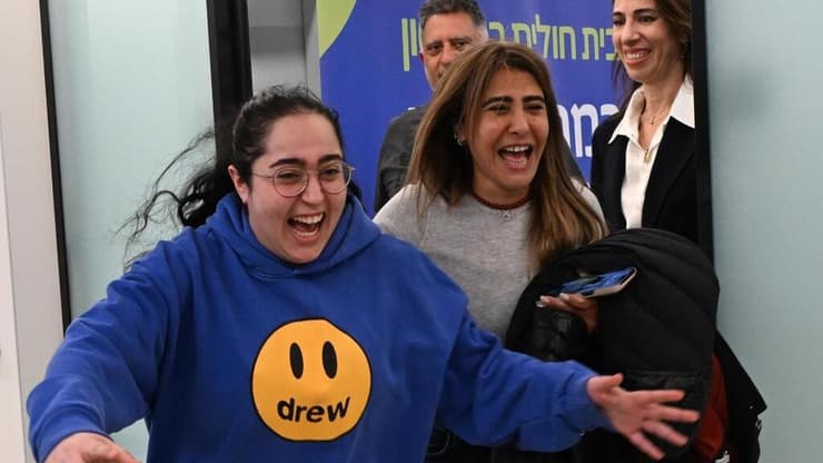 לירי אלבג מגיעה לבית החולים