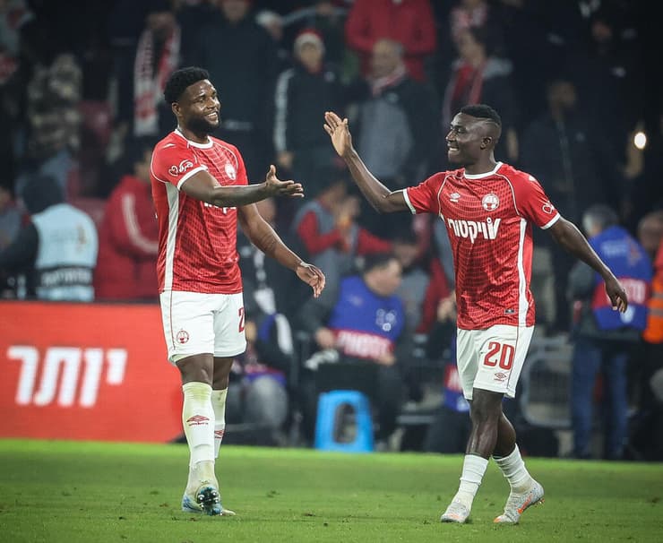 מעל הליגה. קינגס קנגאווה ולוקאס ונטורה (צילום: עוז מועלם) קינגס קנגאווה ולוקאס ונטורה