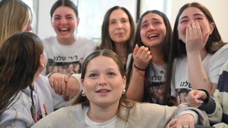 חברותיה של לירי אלבג מחכות בדריכות לשובה