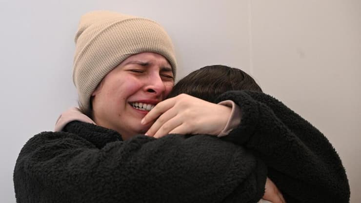 דניאלה גלבוע מגיעה לבית החולים