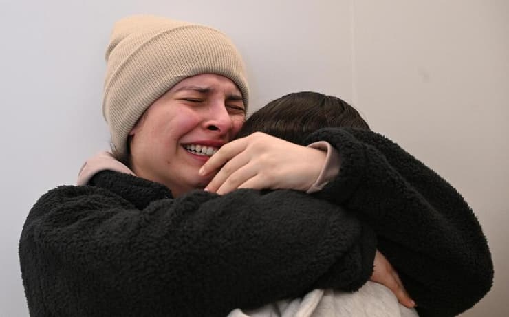 דניאלה גלבוע מגיעה לבית החולים