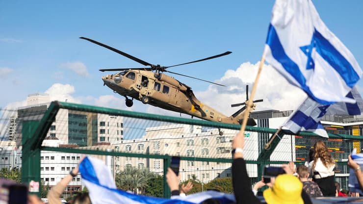 המסוק בו נמצאות החטופות נוחת בבילינסון