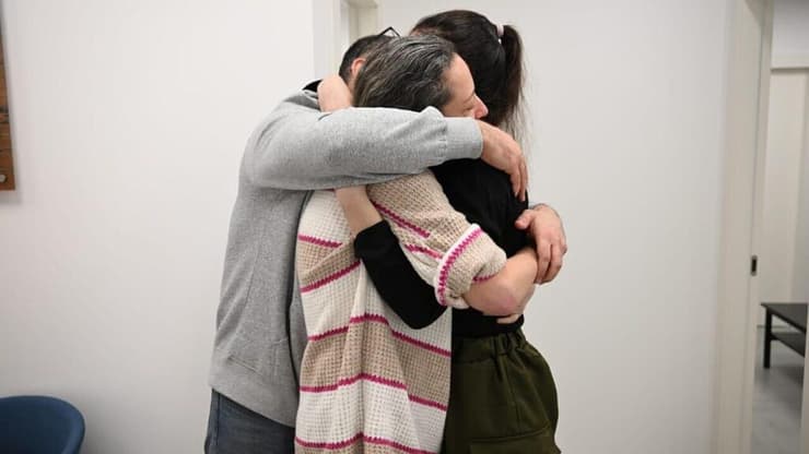  קרינה ארייב במפגש ראשון עם הוריה