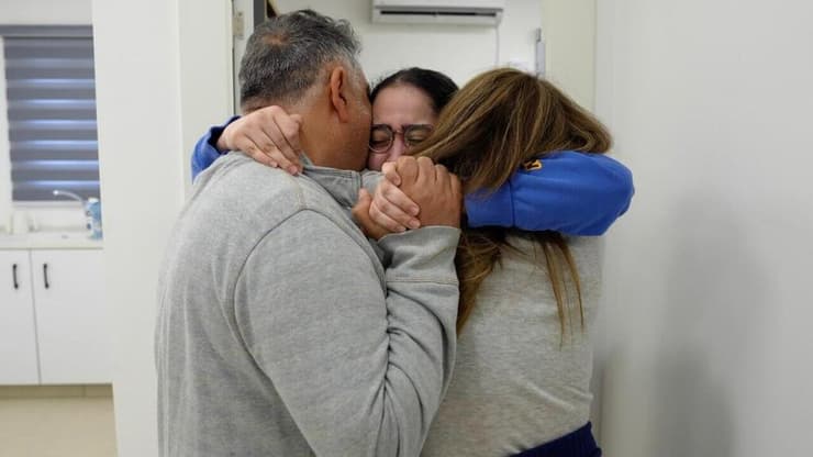  לירי אלבג והוריה במפגש ראשון