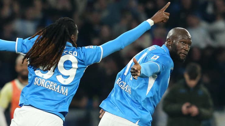 לוקאקו ואנגיסה חוגגים