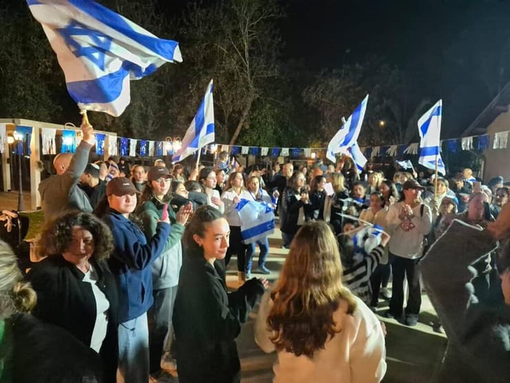 במושב ירחיב חוגגים את חזרתה של לירי אלבג